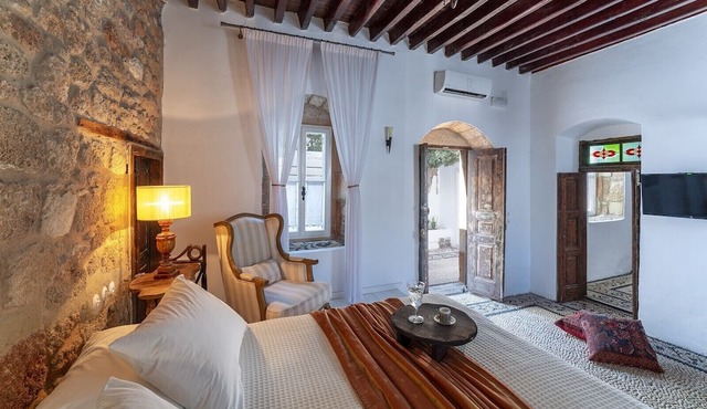 Boho style luxury lodge with private courtyard in the heart of Lindos.