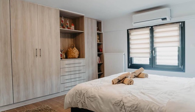 Minimal Condo Trikala Town