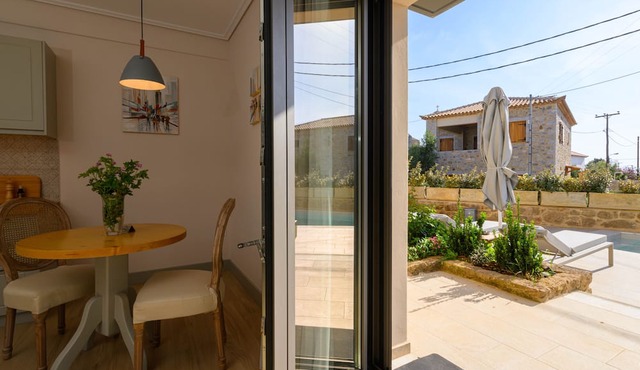 Kannas Mani-Luxury Suites- Adults friendly 14+