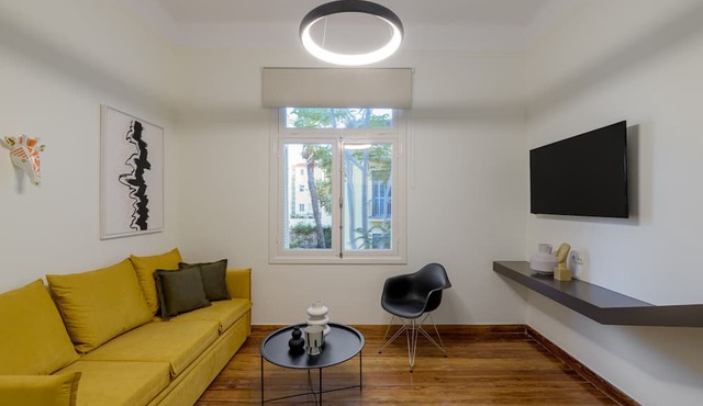 An Outstanding 3 bdrm Apartment in the Heart of Athens