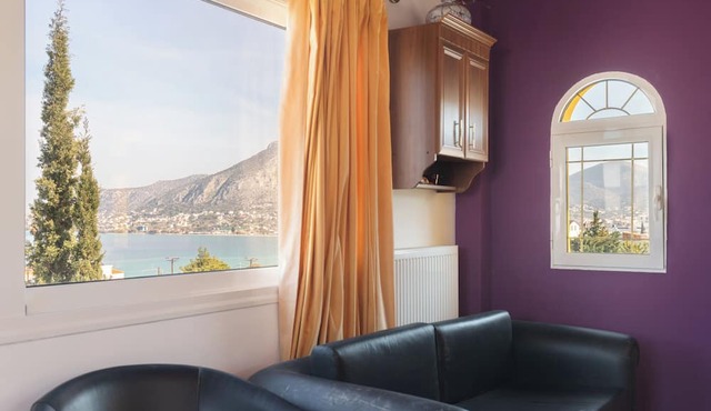 Apartment 'Golden Seaside House number 1' with Sea View, Garden & Wi-Fi