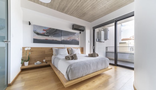 Central Apartment with Latest Luxuries and Monumental Views (3rd floor)