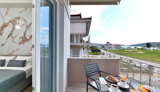 ID Holiday Living