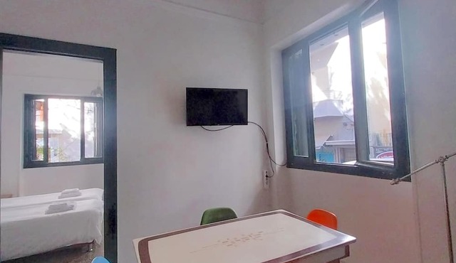 Central 2-Bedroom Apartment with Rooftop Access! EP9G