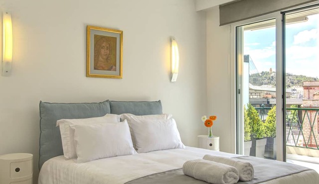 Frixos Acropolis luxury apartment