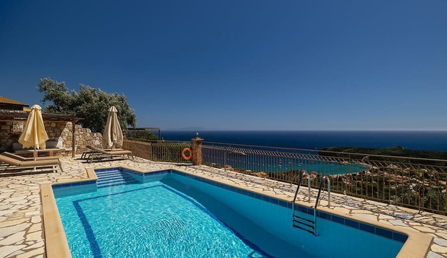 Apolis Villas & Suites in Parga