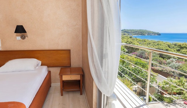 Oelia Rooms & Apartments in Aegina