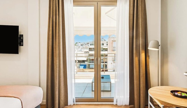 Limehome Piraeus Port