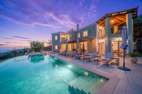 Sea-View Villa in Pástra
