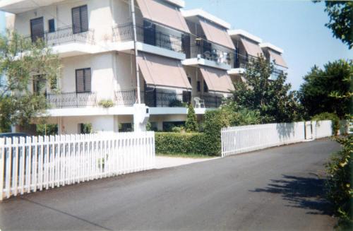 Rousetis Apartments
