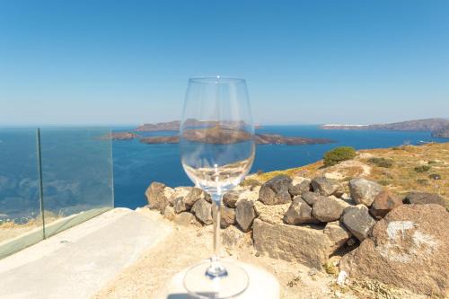 Agia Marina Caldera suites