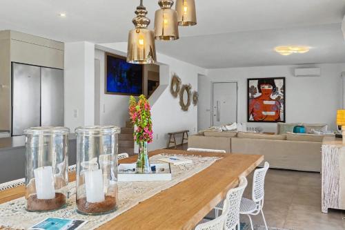 Villa Oneiro Exclusive Escape With Private Pontoon & Luxe Amenities