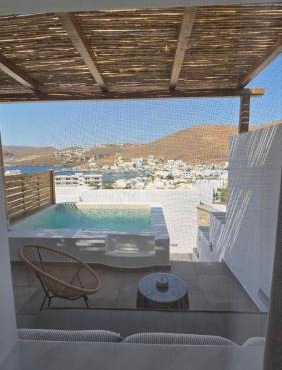 Viewport Suites Kythnos με ιδιωτικα πισινακια-τζακουζι