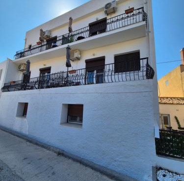 Kostas Studios Apartments - Ενοικιαζόμενα δωμάτια με κουζινάκι