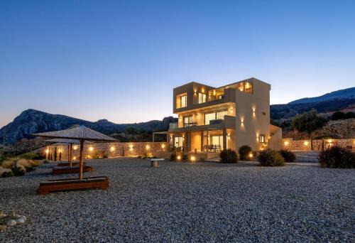 Aquamarine Luxury Suites - Stegna - Beachfront, Jacuzzi , Smart Home, Great View