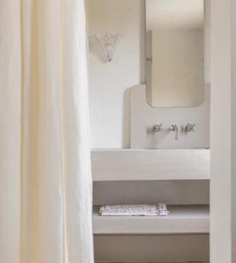 Om Living Pelion