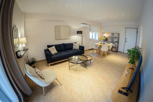 Charming Garden Apartment, steps from metro station