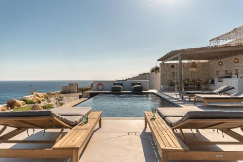 Luxury villa with private infinity pool and stunning sea view